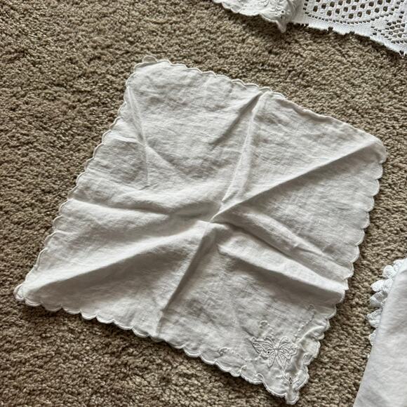 5 Piece LOT Vintage Handkerchiefs Doily Table Runner Crochet Coverlet Napkins - Picture 3 of 13